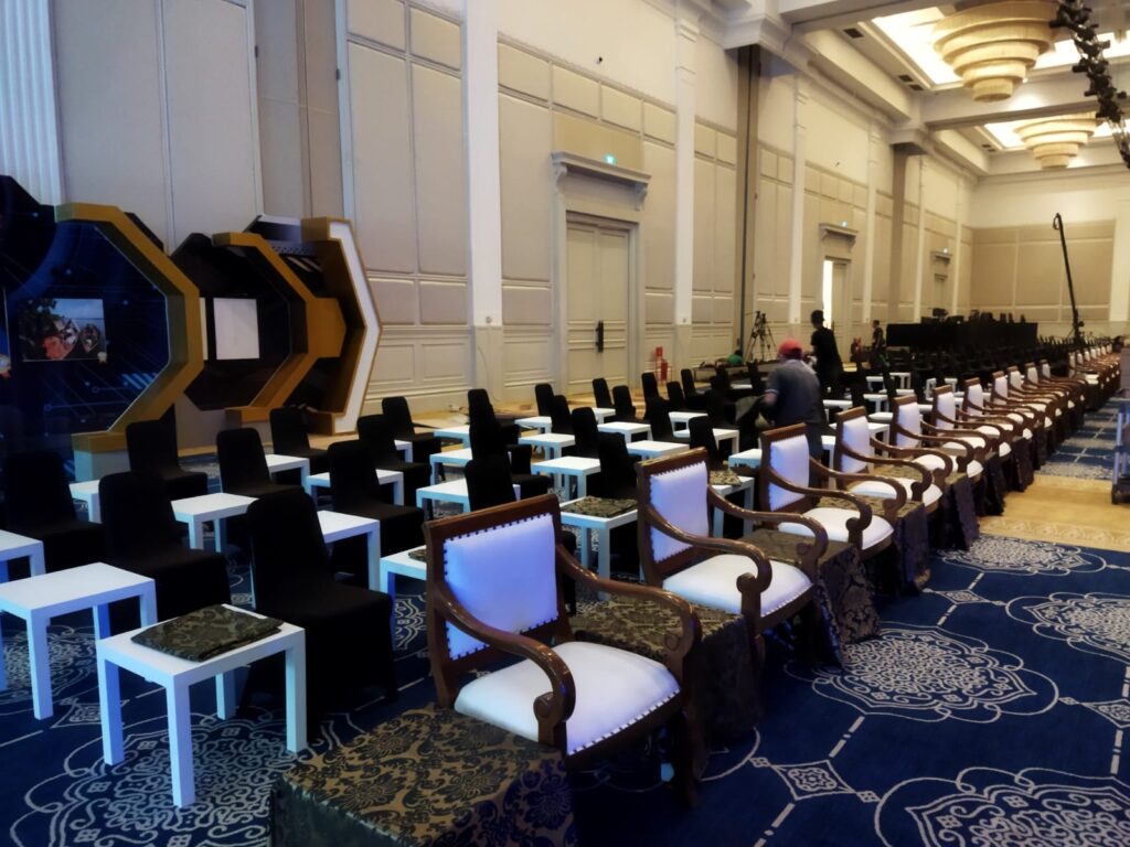 Sewa Meja Sudut Jakarta