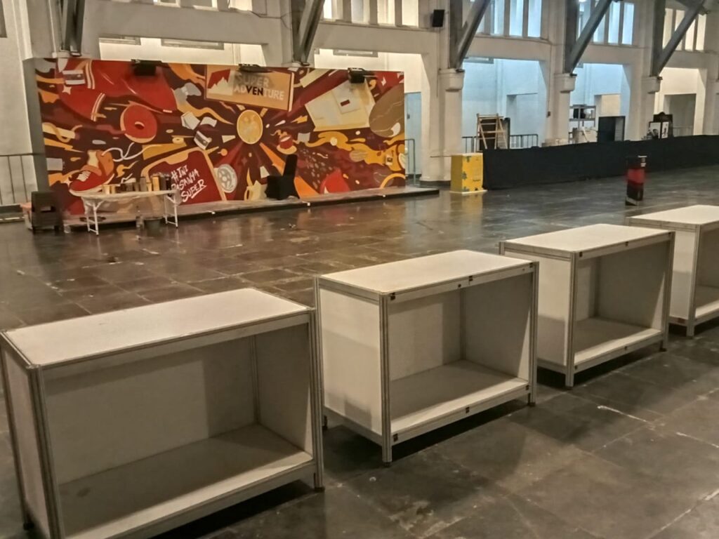 sewa-meja-partisi-r8 Sewa Meja Partisi Jakarta