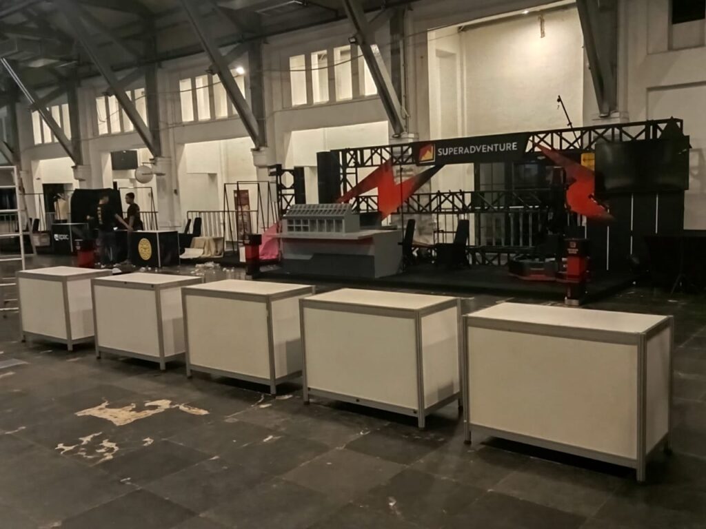 sewa-meja-partisi-putih Sewa Meja Partisi Jakarta