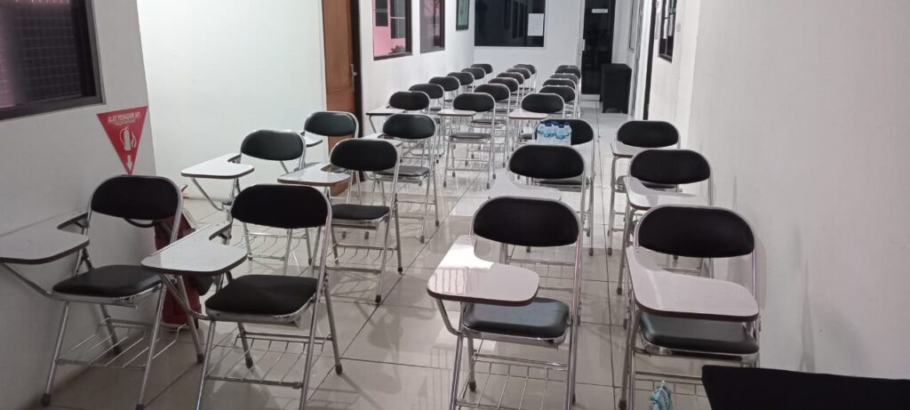 Sewa Kursi Kuliah Lipat