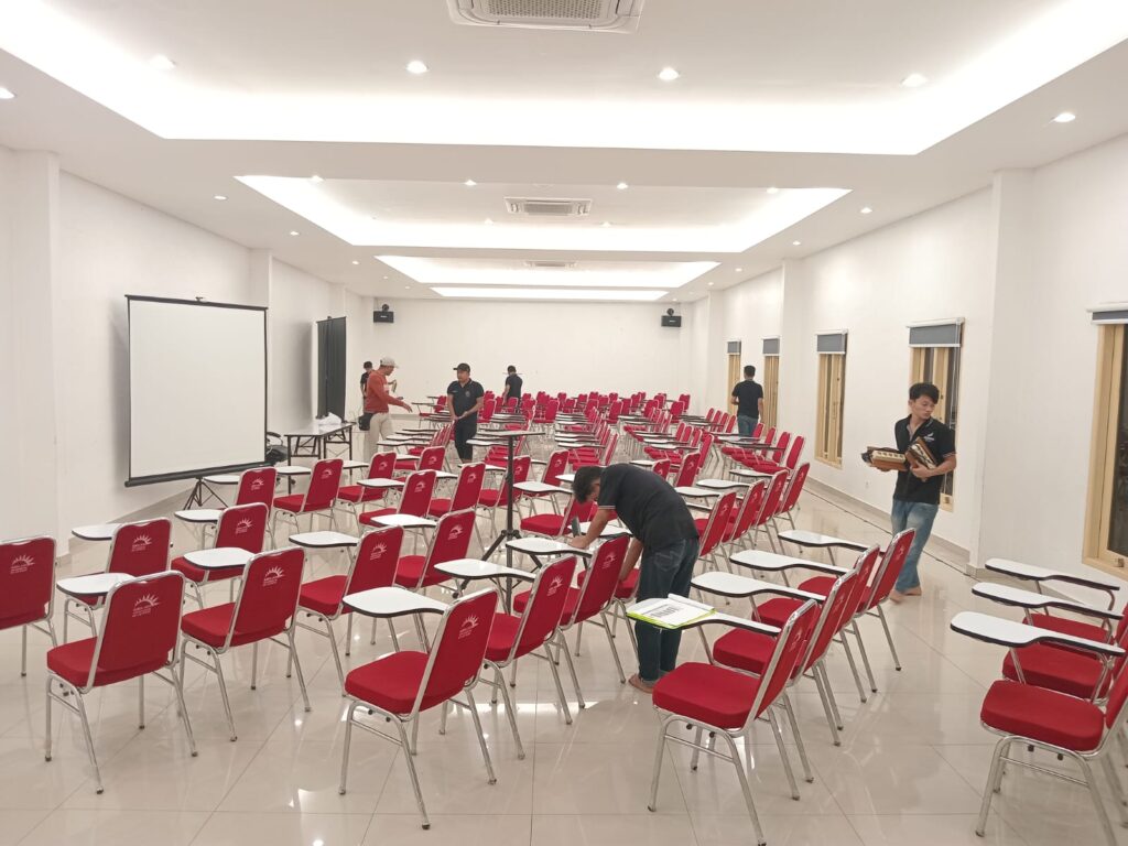 Sewa Kursi Kuliah Merah