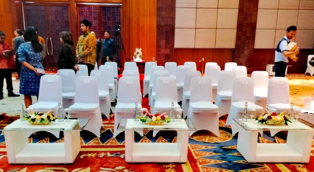 Sewa Meja Kaca VIP Jakarta