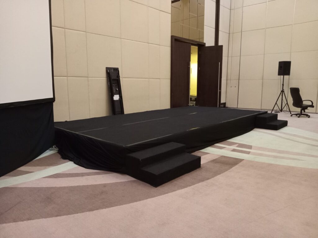 sewa level stage custom jakarta