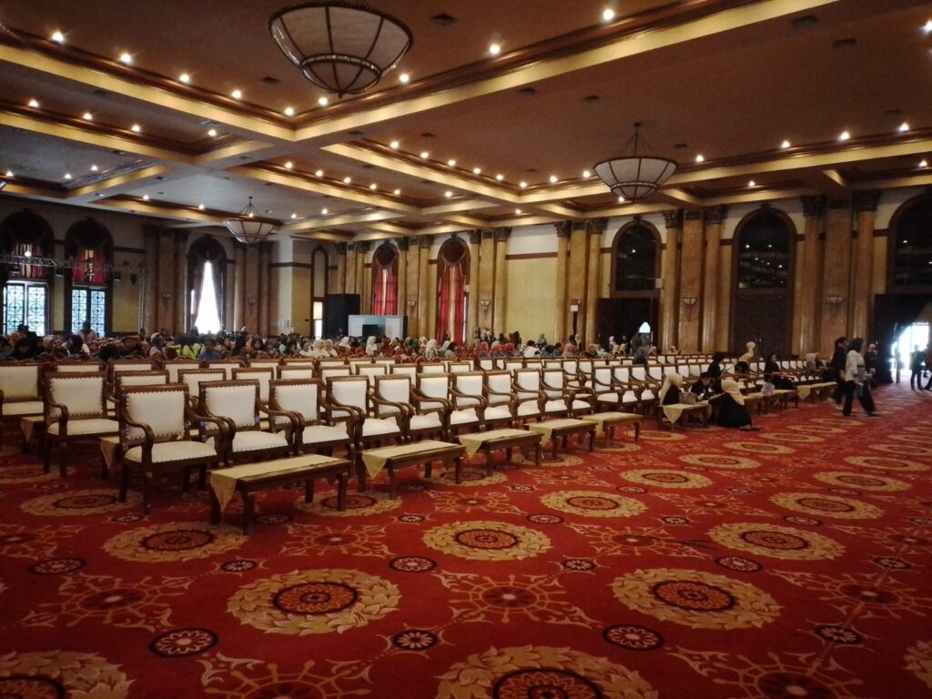 sewa kursi vip kayu event jakarta