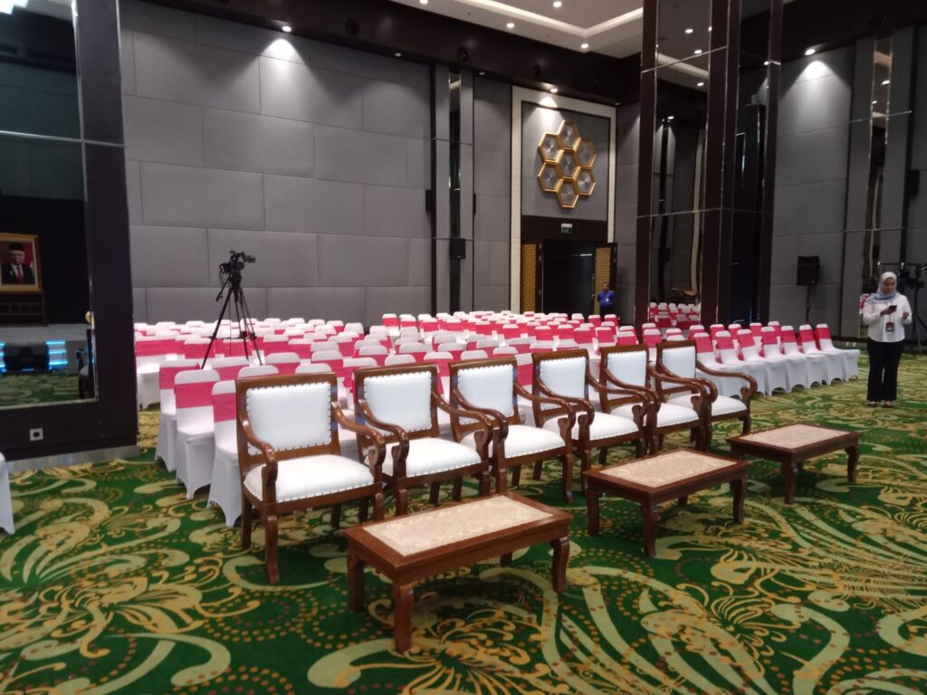 sewa meja vip kayu event jakarta