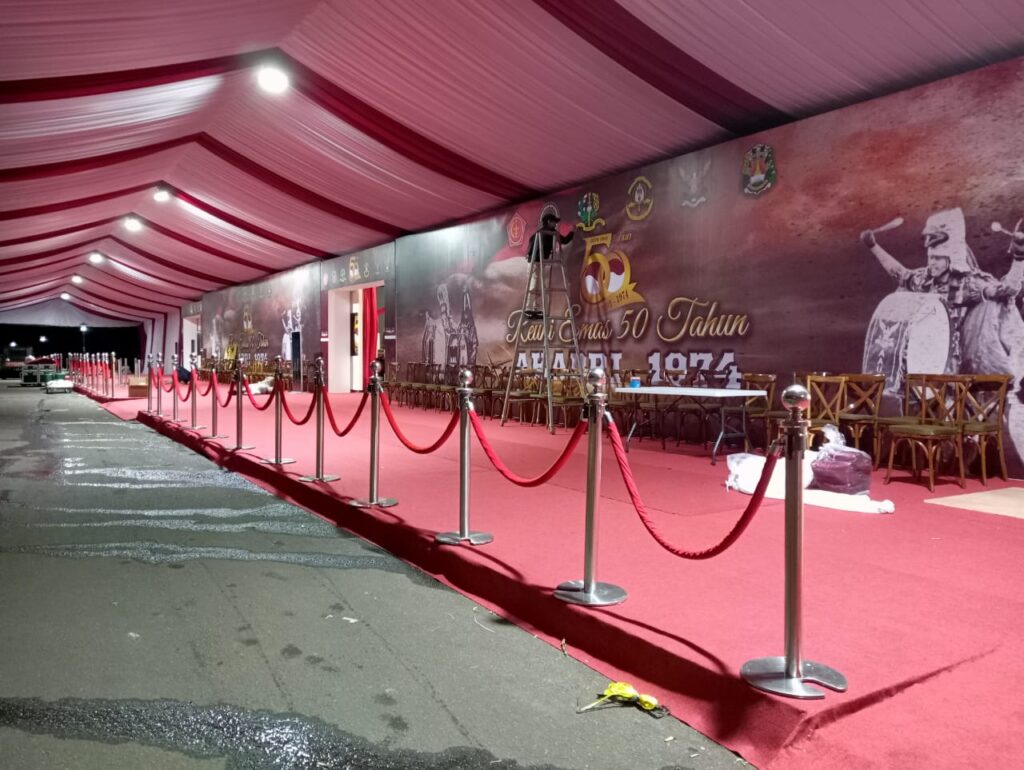 sewa tiang antrian beludru-bekasi