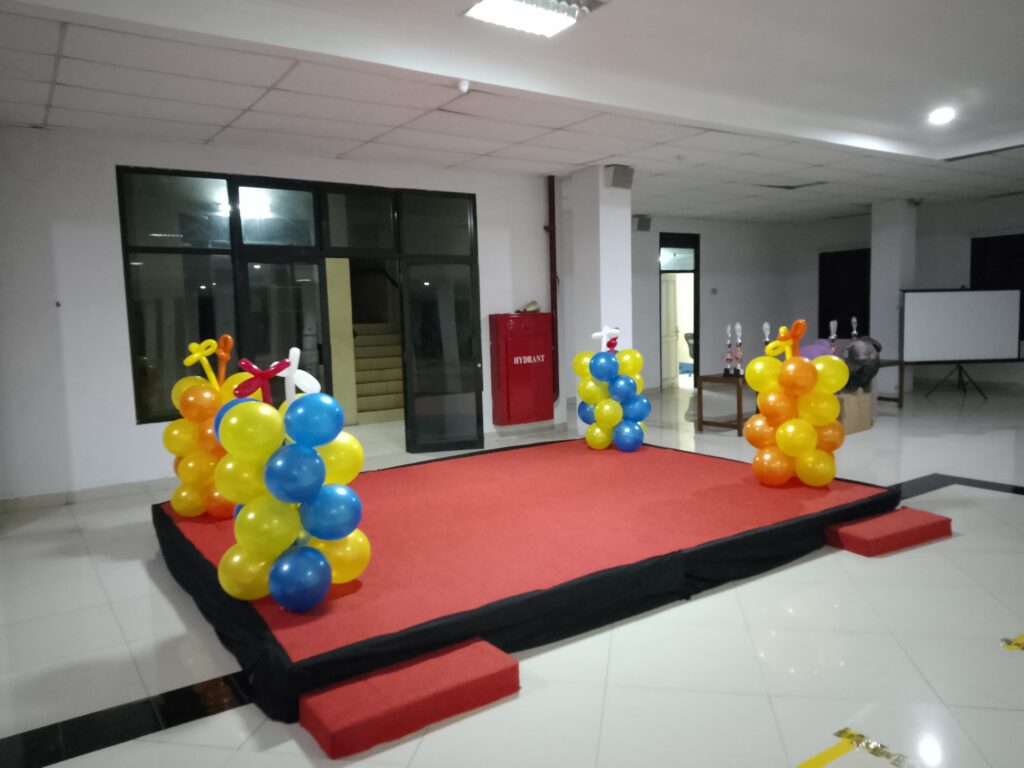 sewa panggung dekorasi balon jakarta