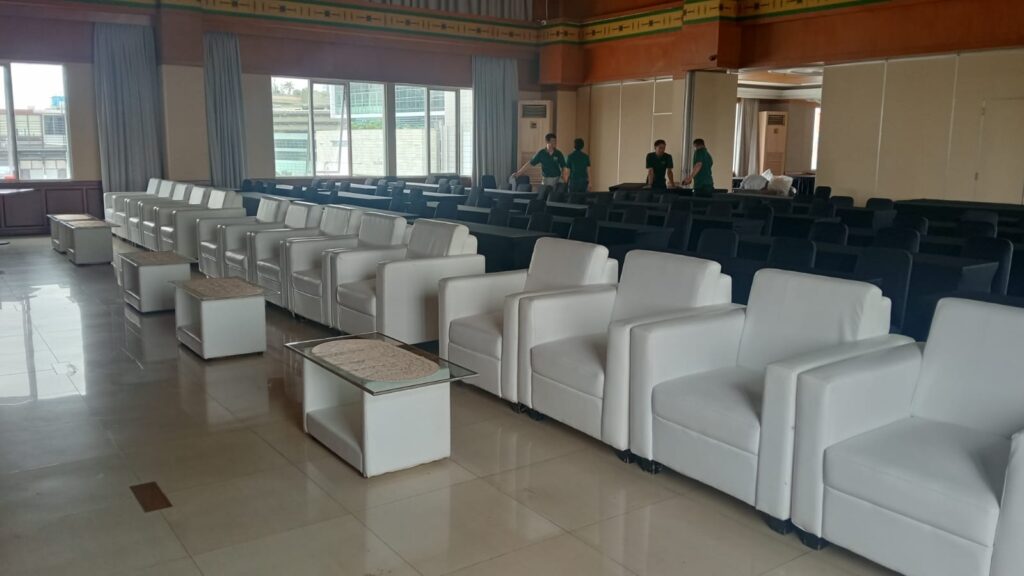 sewa sofa single putih bekasi