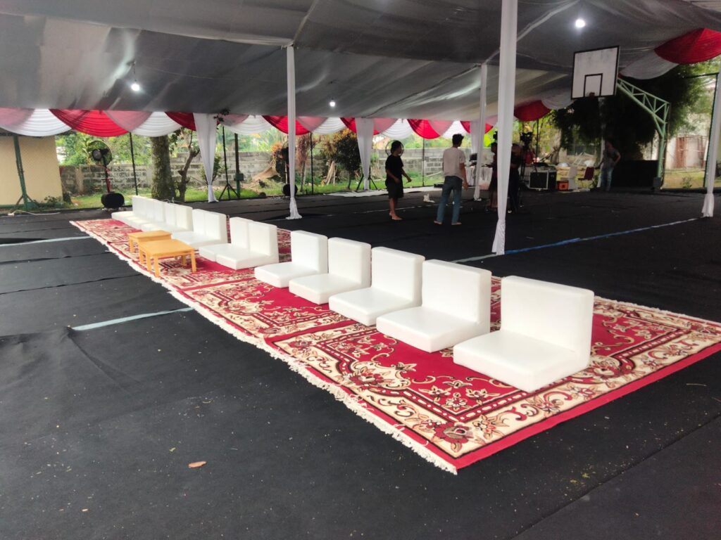 sewa sofa lesehan jakarta pusat