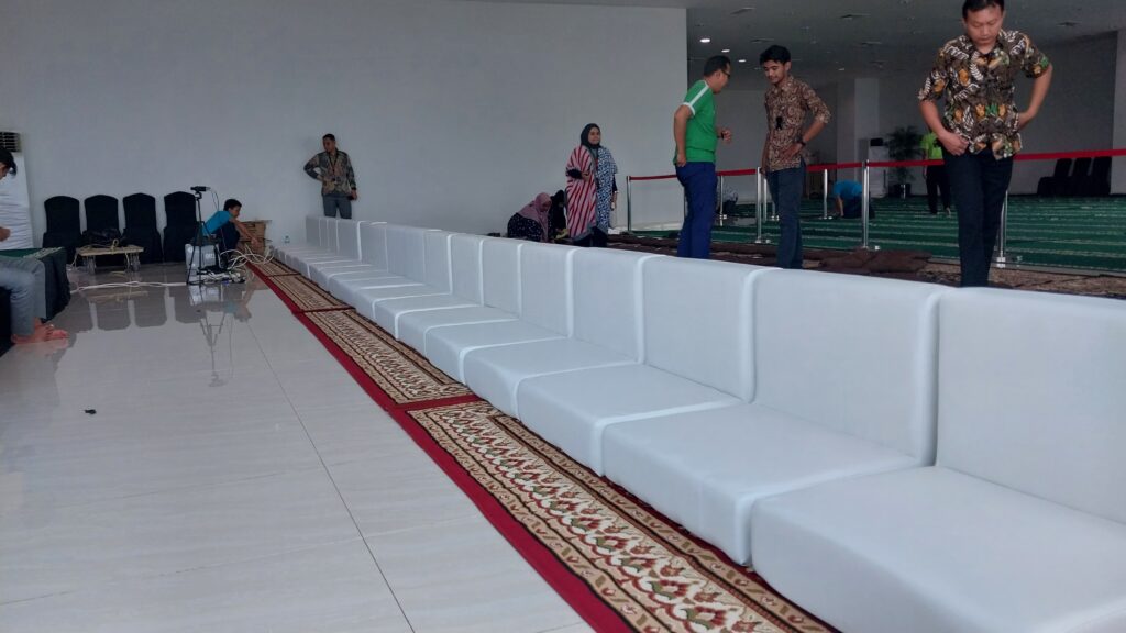 sewa sofa lesehan putih bekasi timur