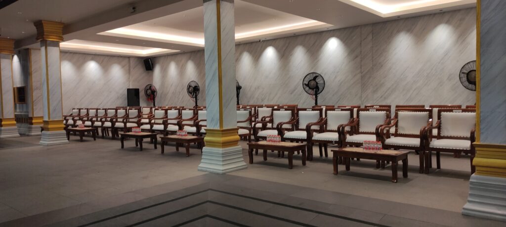 sewa kursi kayu vip bekasi timur