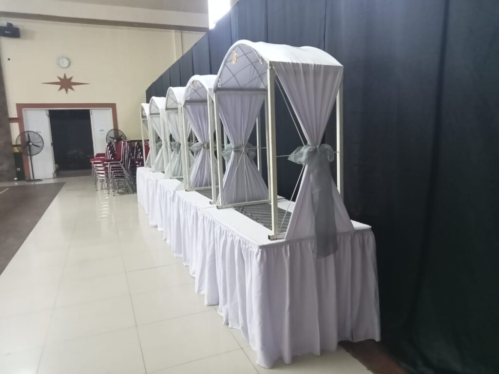 Sewa meja gubukan cover skerting