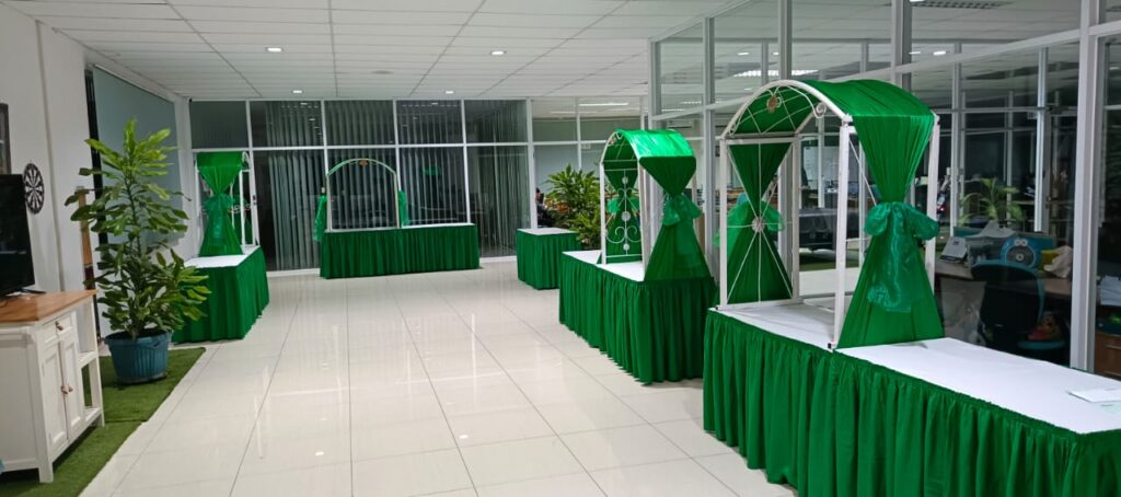 Sewa Meja Gubukan Cover Skerting