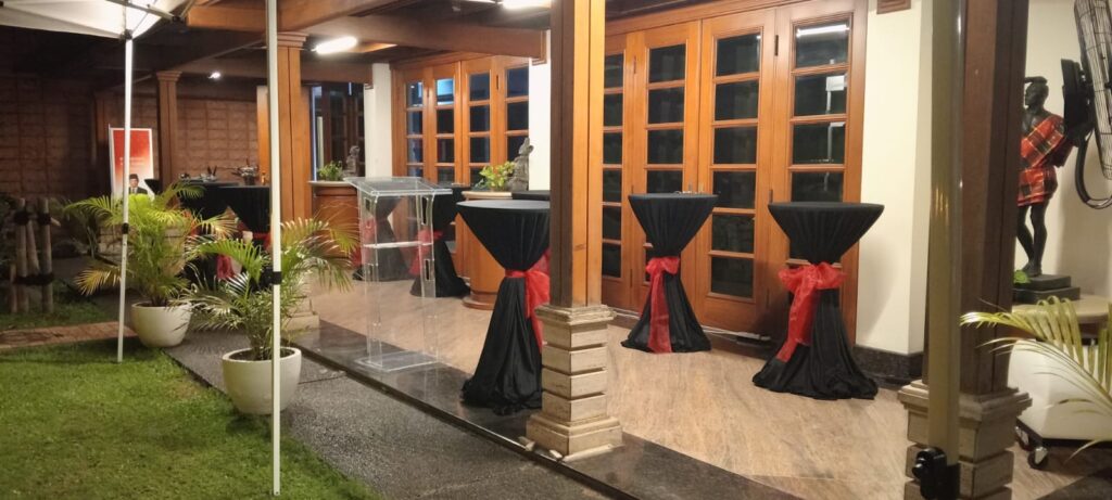 Sewa meja dan kursi barstool jakarta