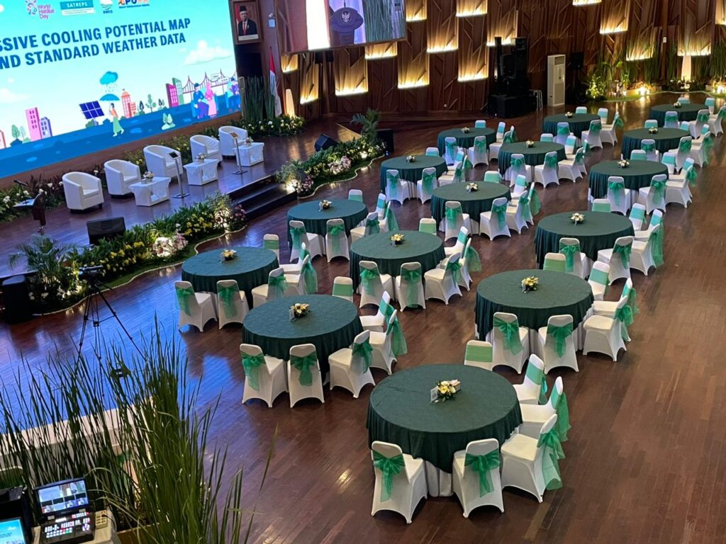 Sewa Meja Bulat & Kursi Futura Bekasi