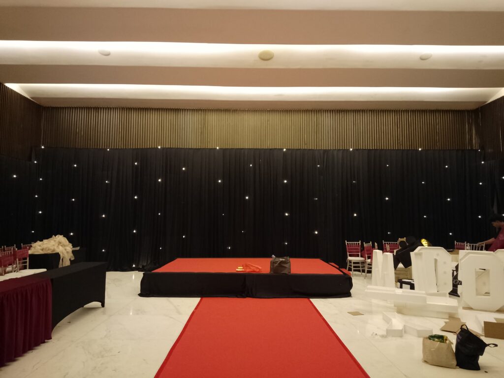 Sewa Tirai Hitam & Lampu Starlight