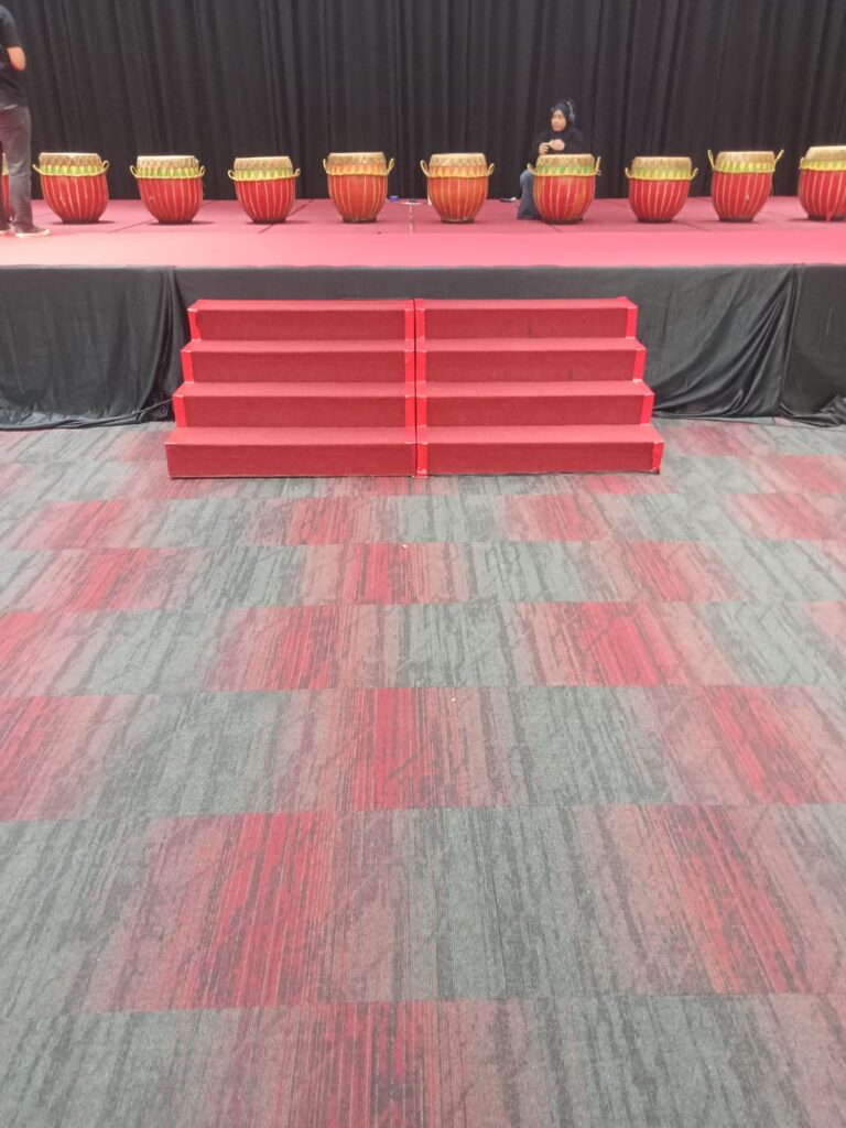 Sewa Panggung Cover Karpet Buana Merah