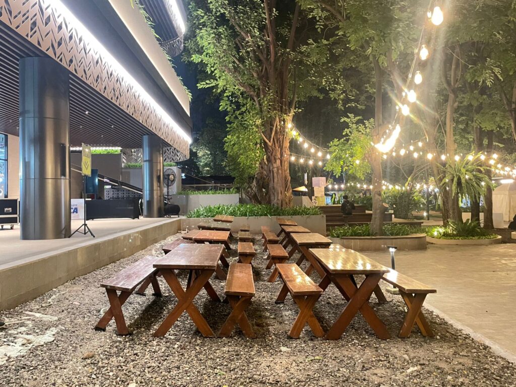 Sewa Meja Taman Jakarta Selatan