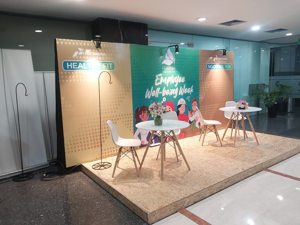Sewa Meja Retro Jakarta Selatan