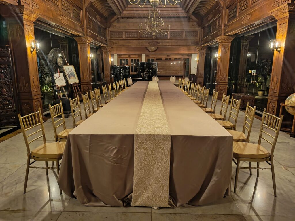 Sewa Kursi Tiffany - Jakarta Pusat