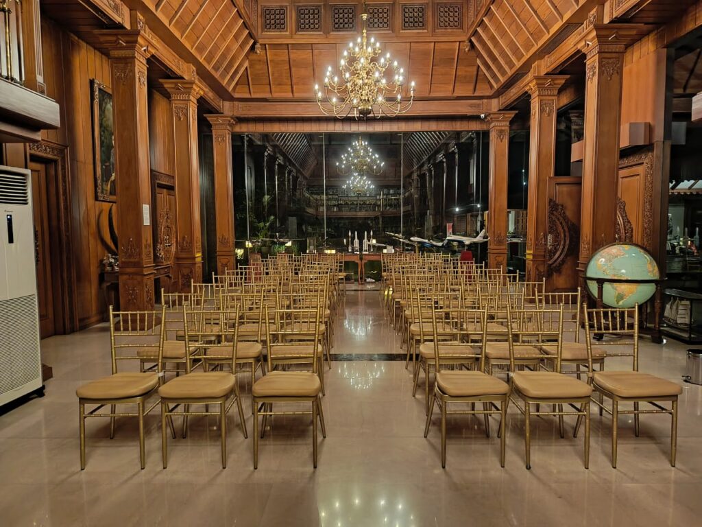 Sewa Kursi Tiffany - Jakarta Pusat