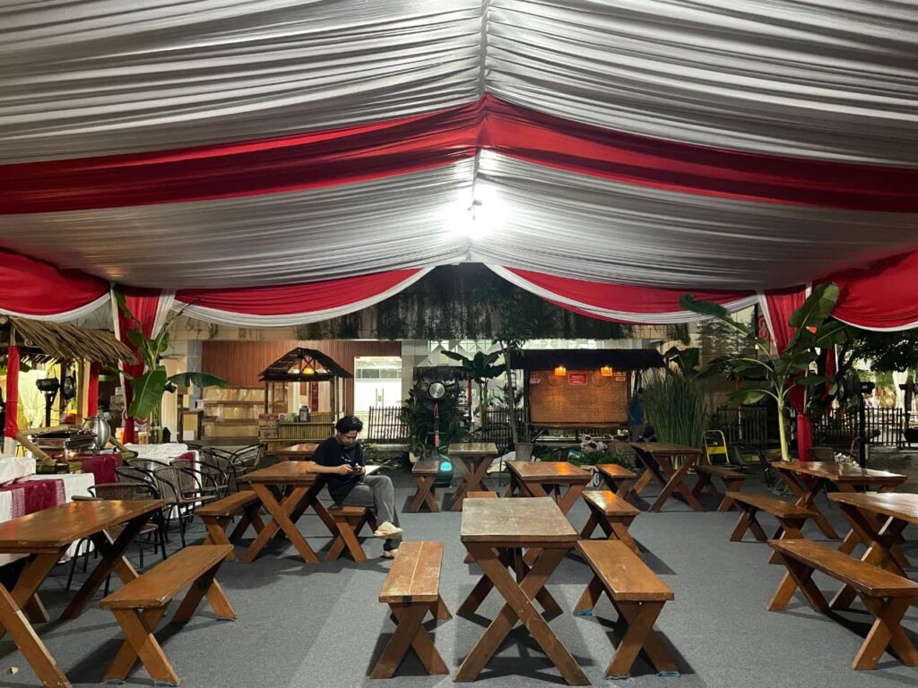Sewa Meja Taman Extra - Jakarata Utara