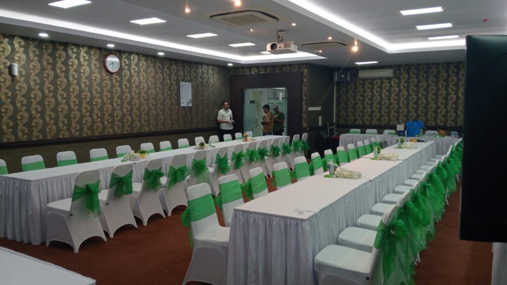 Jasa Sewa Meja Kotak Jakarta Selatan