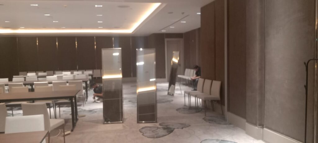 Jasa Sewa Meja Kaca Rias Jakarta