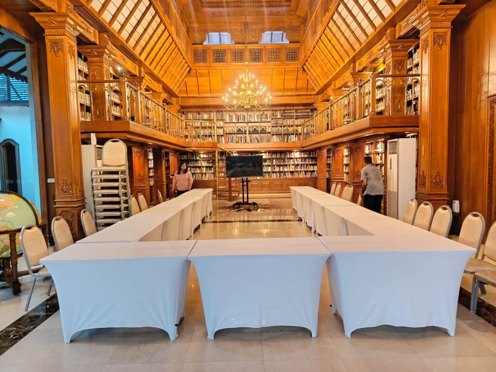 Jasa Sewa Meja Kotak Jakarta Selatan