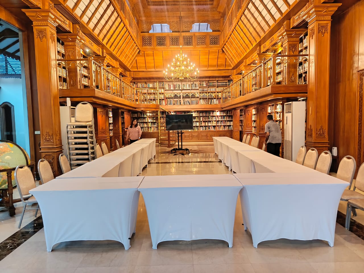 Jasa Sewa Meja Kotak Jakarta Selatan