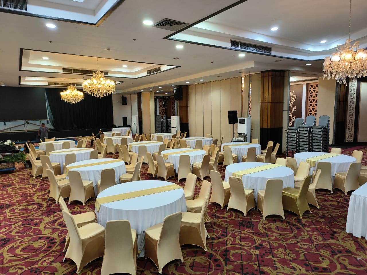 Jasa Sewa Meja Bulat Jakarta Selatan