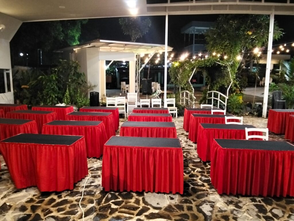 Jasa Sewa Meja Kotak Jakarta Selatan