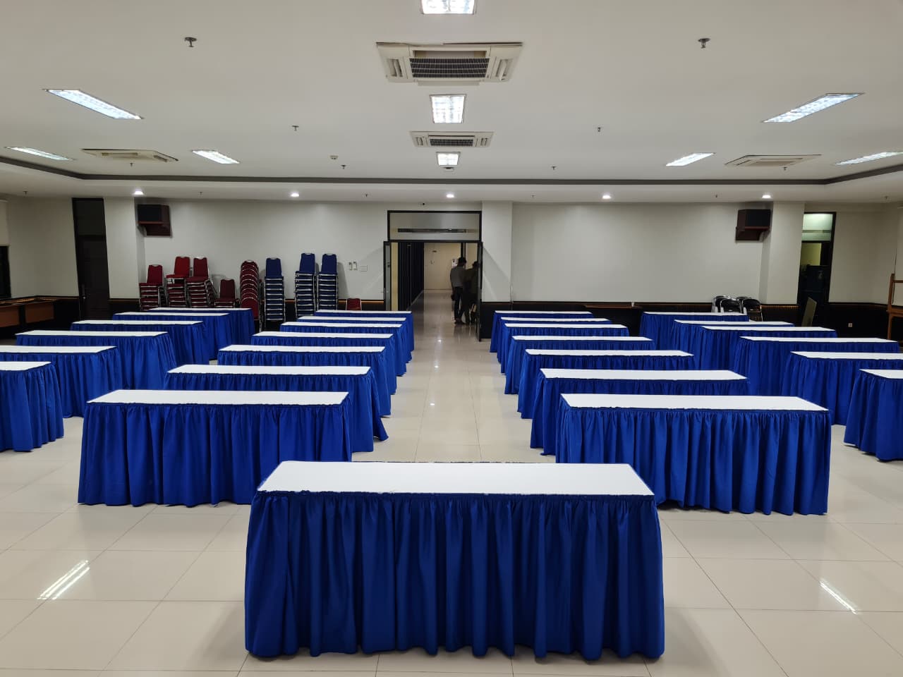 Sewa Meja Kotak Cover