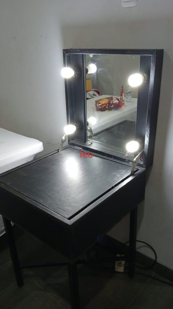 Jasa Sewa Meja Kaca Rias Jakarta