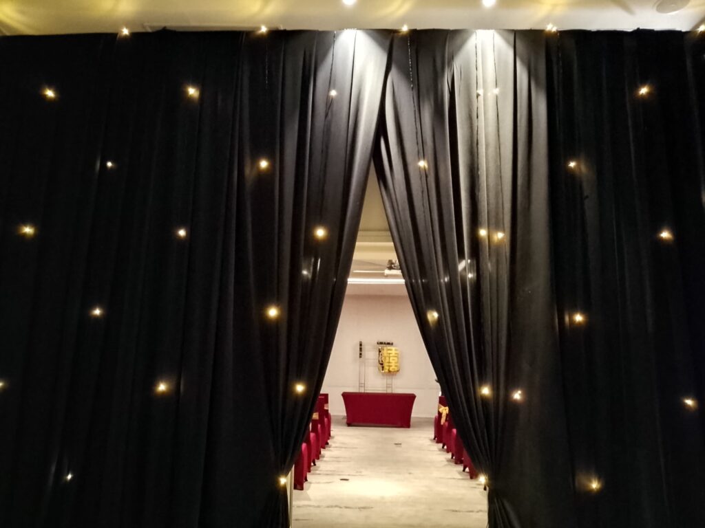 Sewa Tirai Hitam Starlight