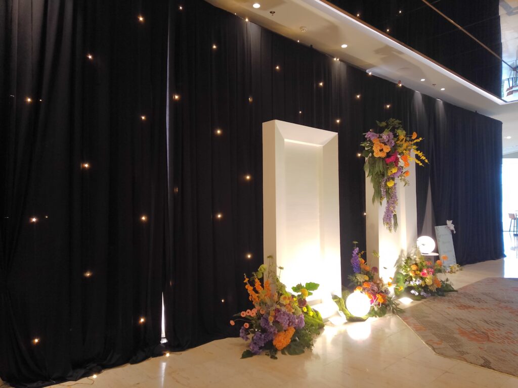 Sewa Tirai Hitam Starlight