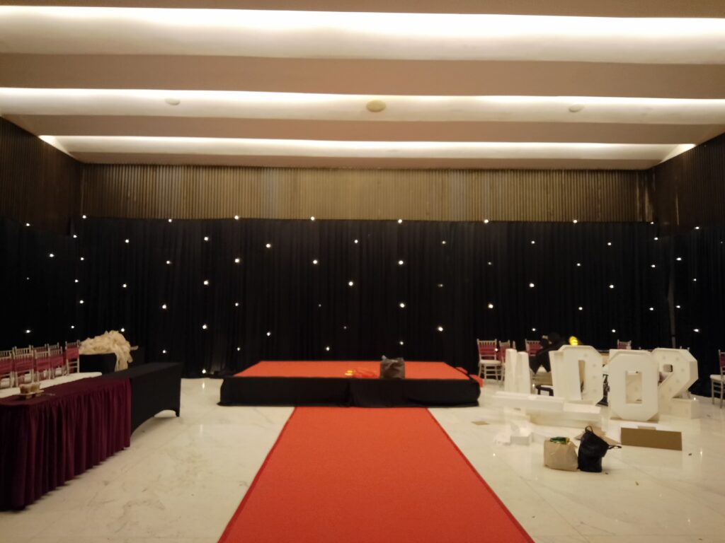 Sewa Tirai Hitam Starlight