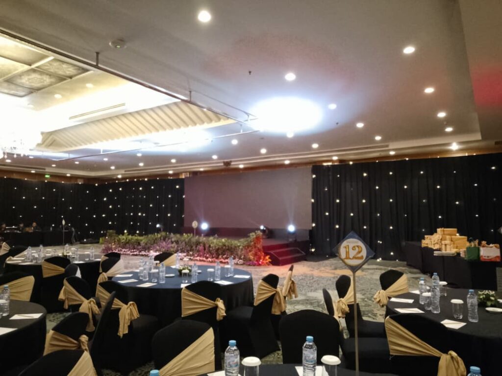 Sewa Tirai Hitam Starlight