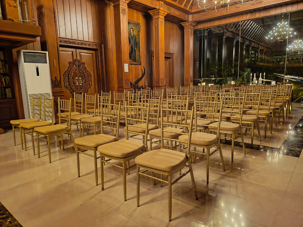 Sewa Kursi Tiffany Jakarta Selatan