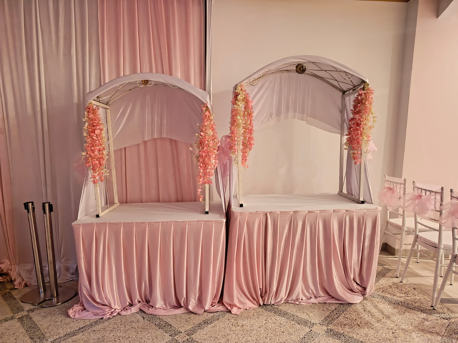 Sewa Meja Gubukan Jakarta Pusat