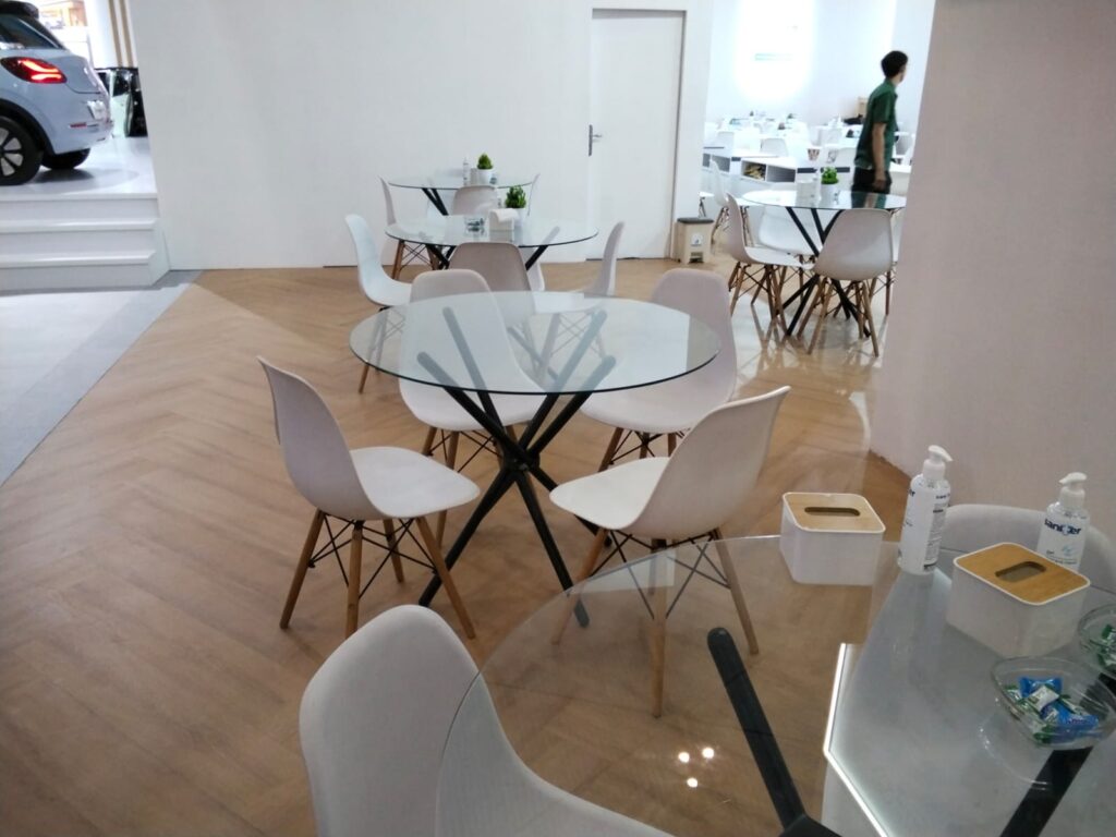 Sewa Meja Dealing Kaca Bogor