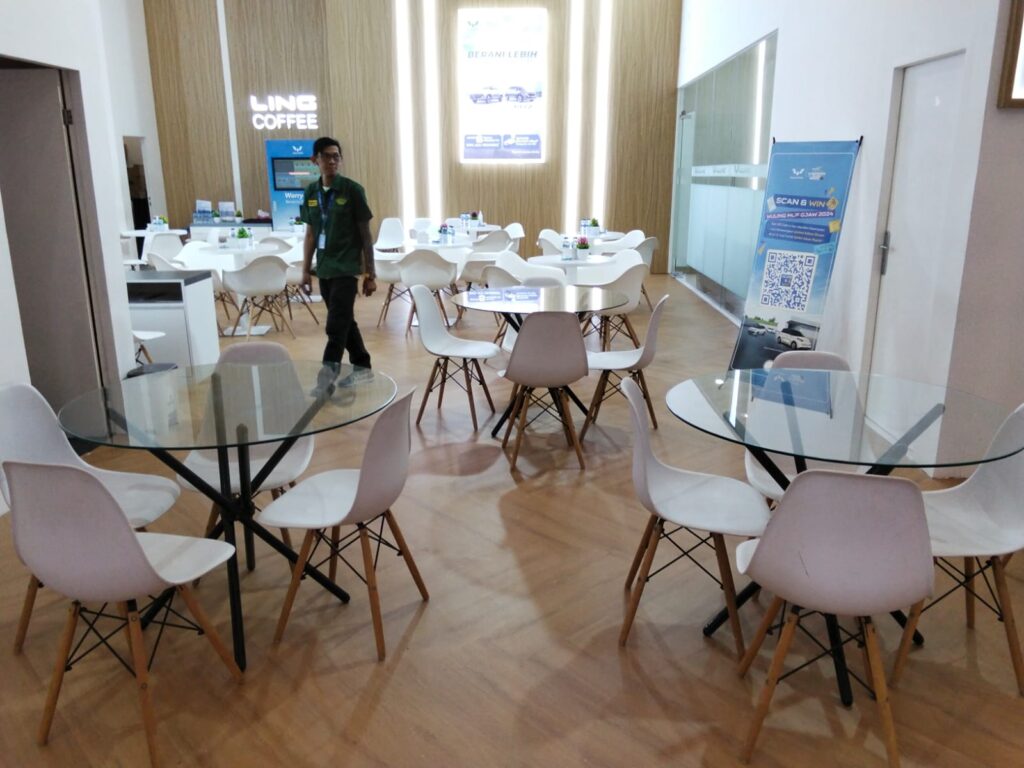 Sewa Meja Dealing Kaca Bogor