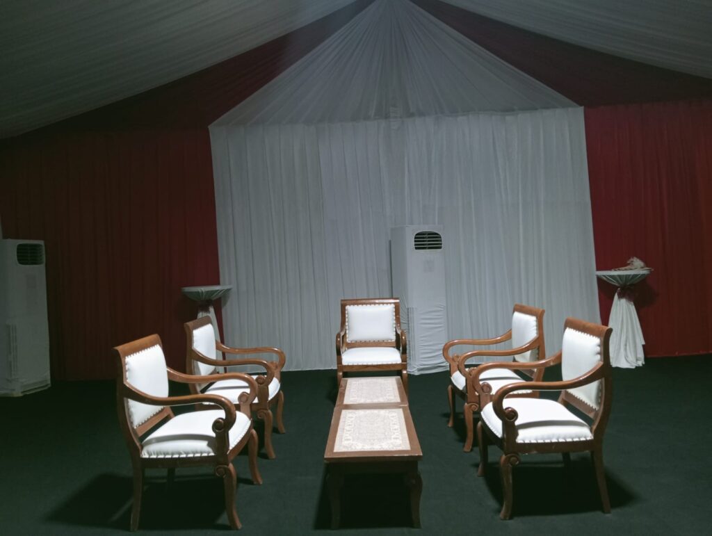 Sewa Kursi Kayu VIP Bekasi Barat