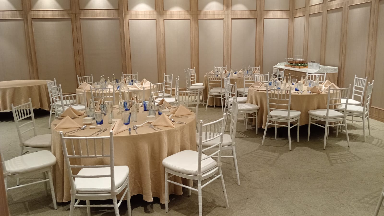 Sewa Kursi Tiffany Cikarang