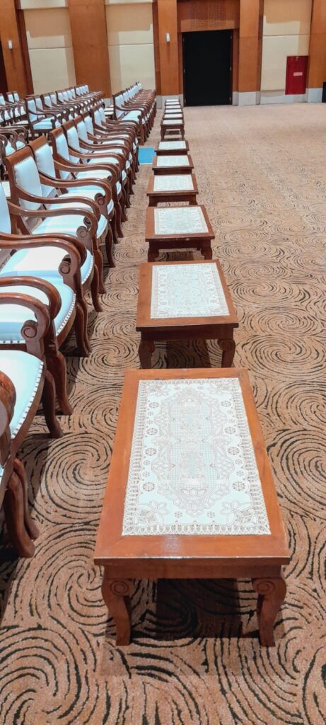 Sewa Meja Kayu VIP Bekasi Barat