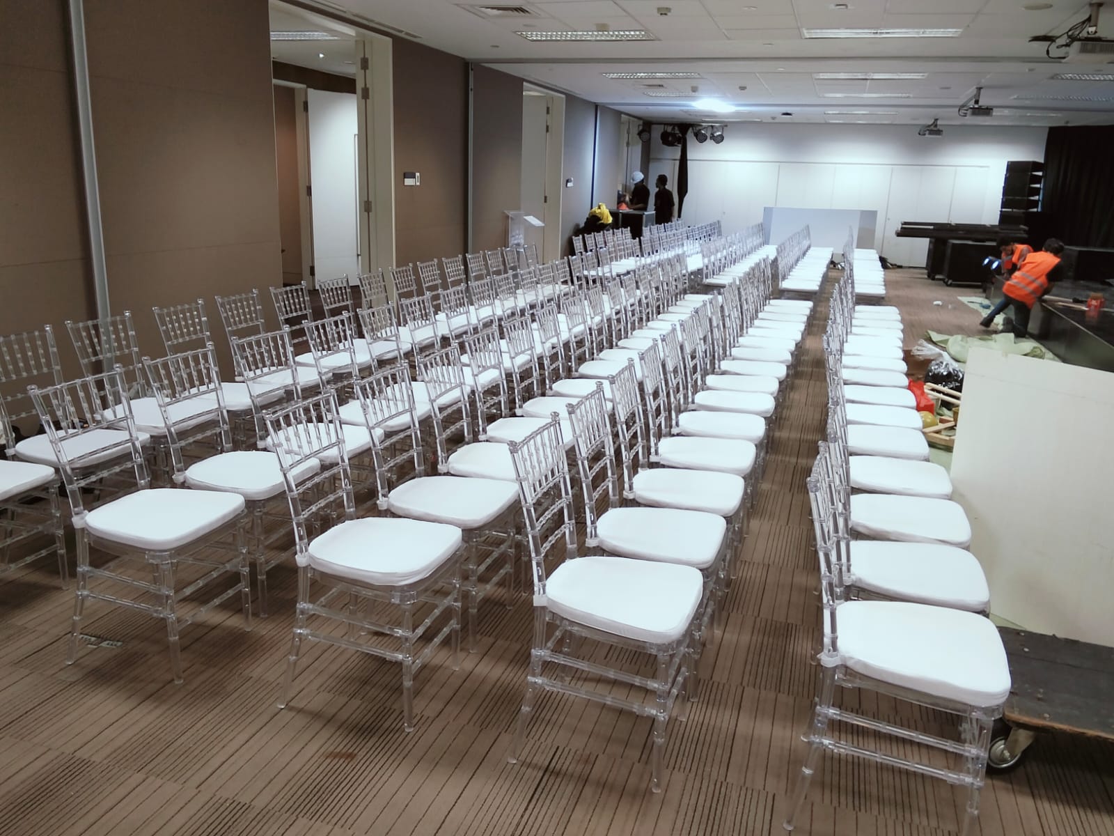 Sewa Kursi Tiffany Cikarang