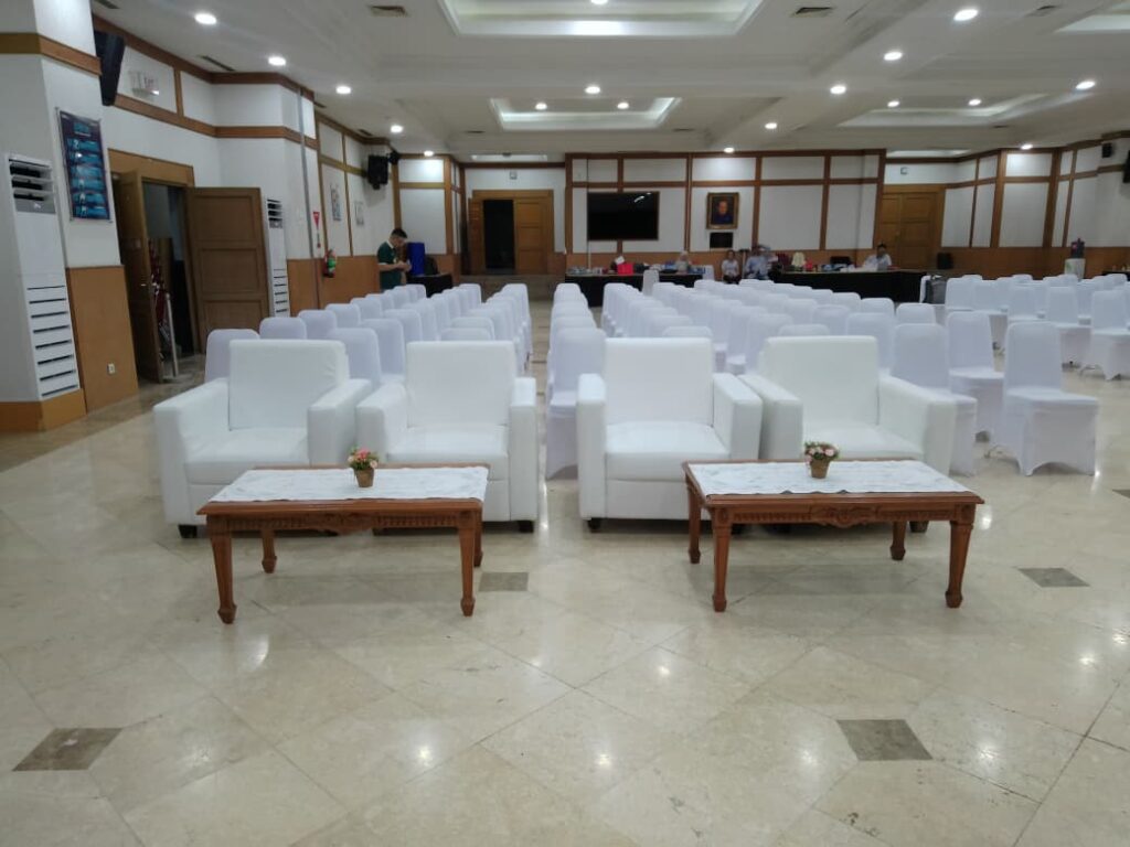 Sewa Meja Kayu VIP Bekasi Barat