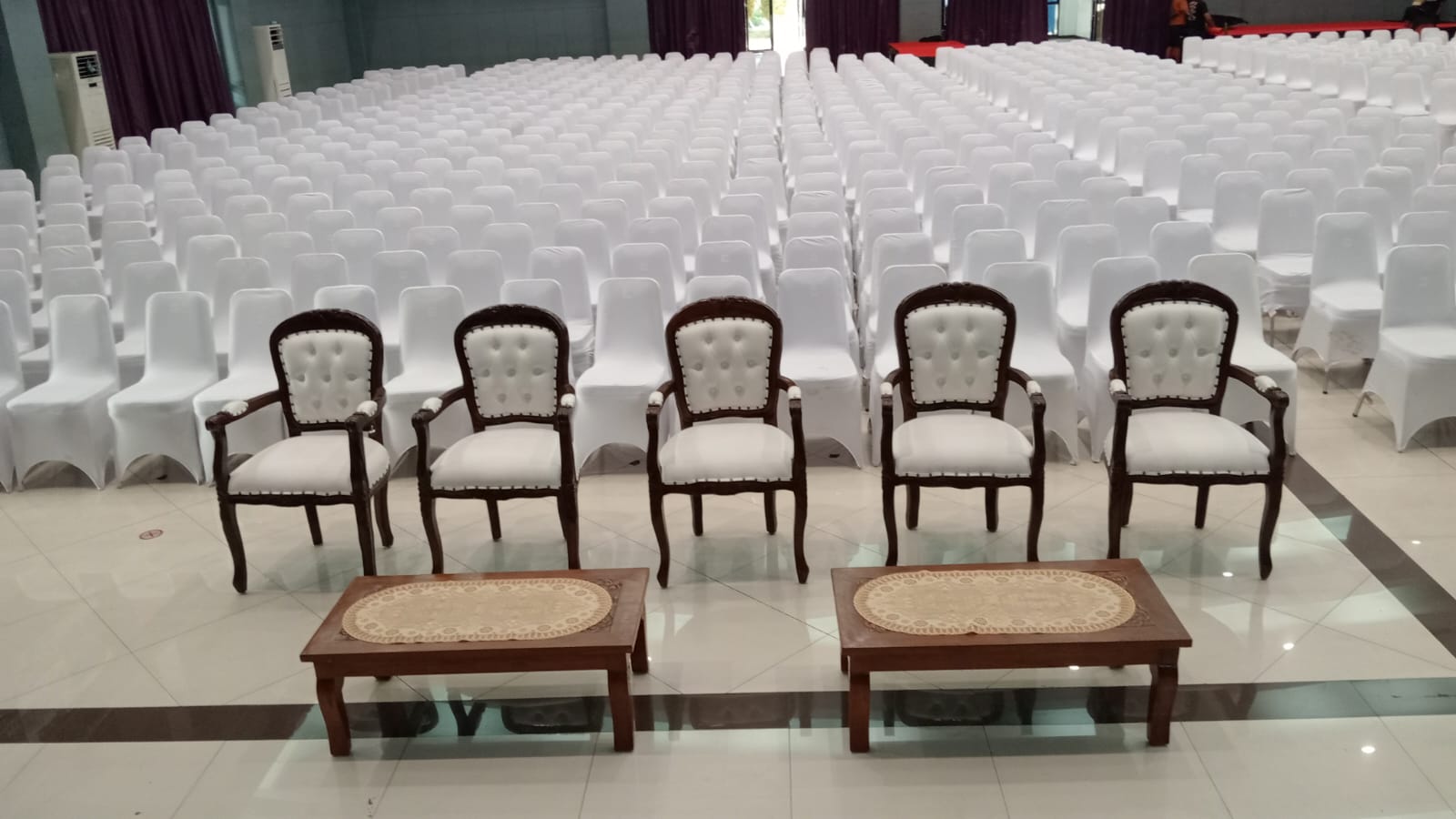 Sewa Meja Kayu VIP Bekasi Barat