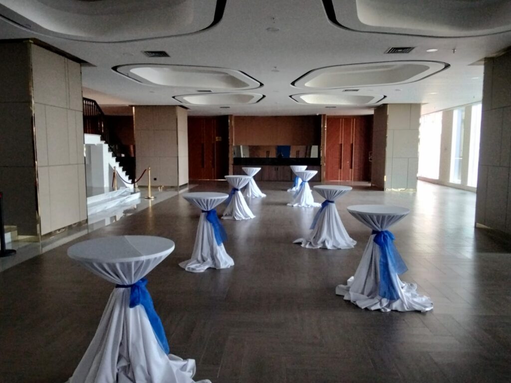Sewa Meja Kursi Barstool Bogor