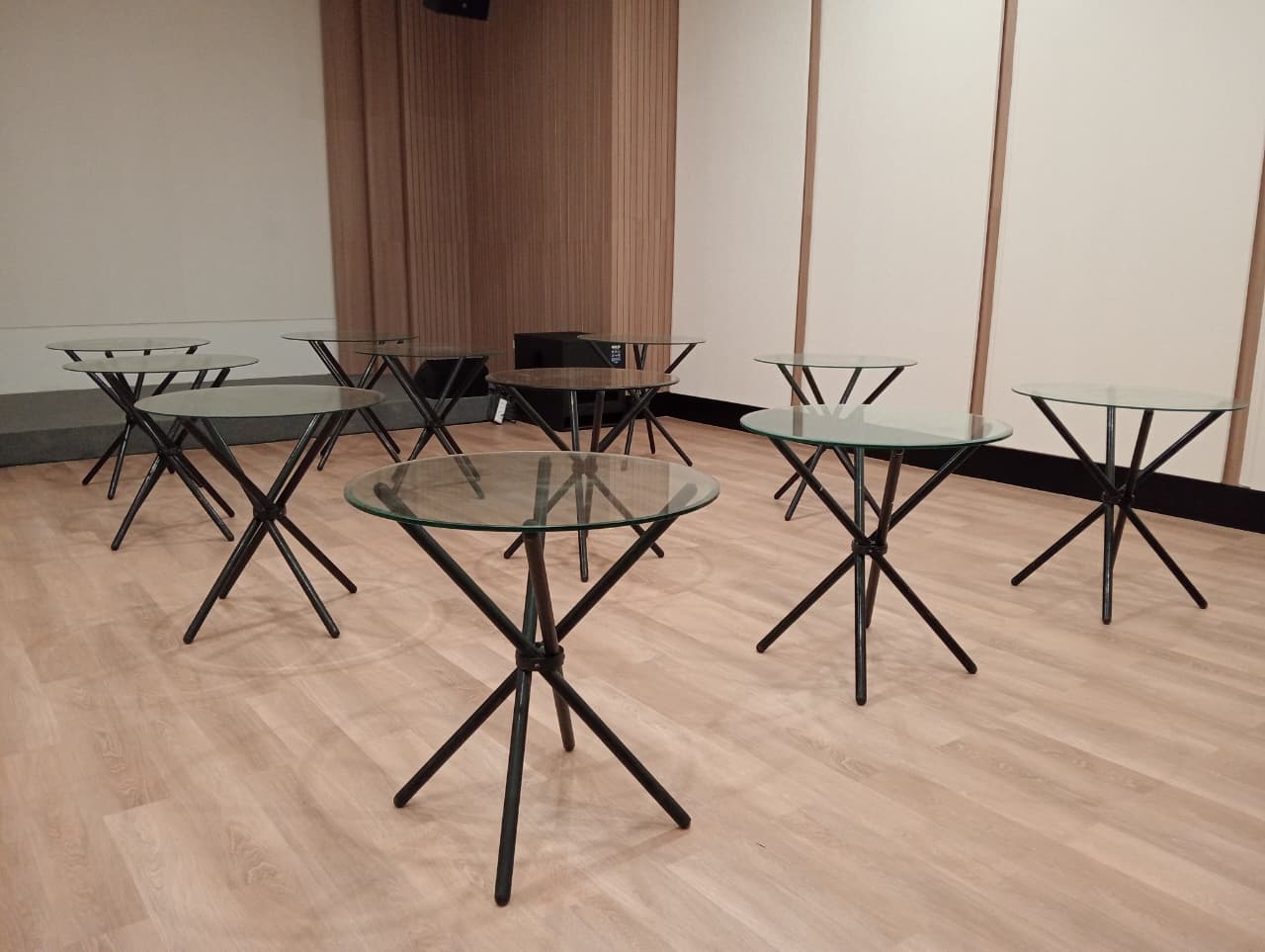 Sewa Meja Dealing Kaca Bogor